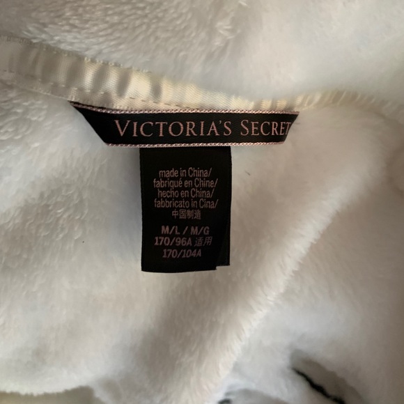 Victoria’s Secret Robe - Picture 2 of 2